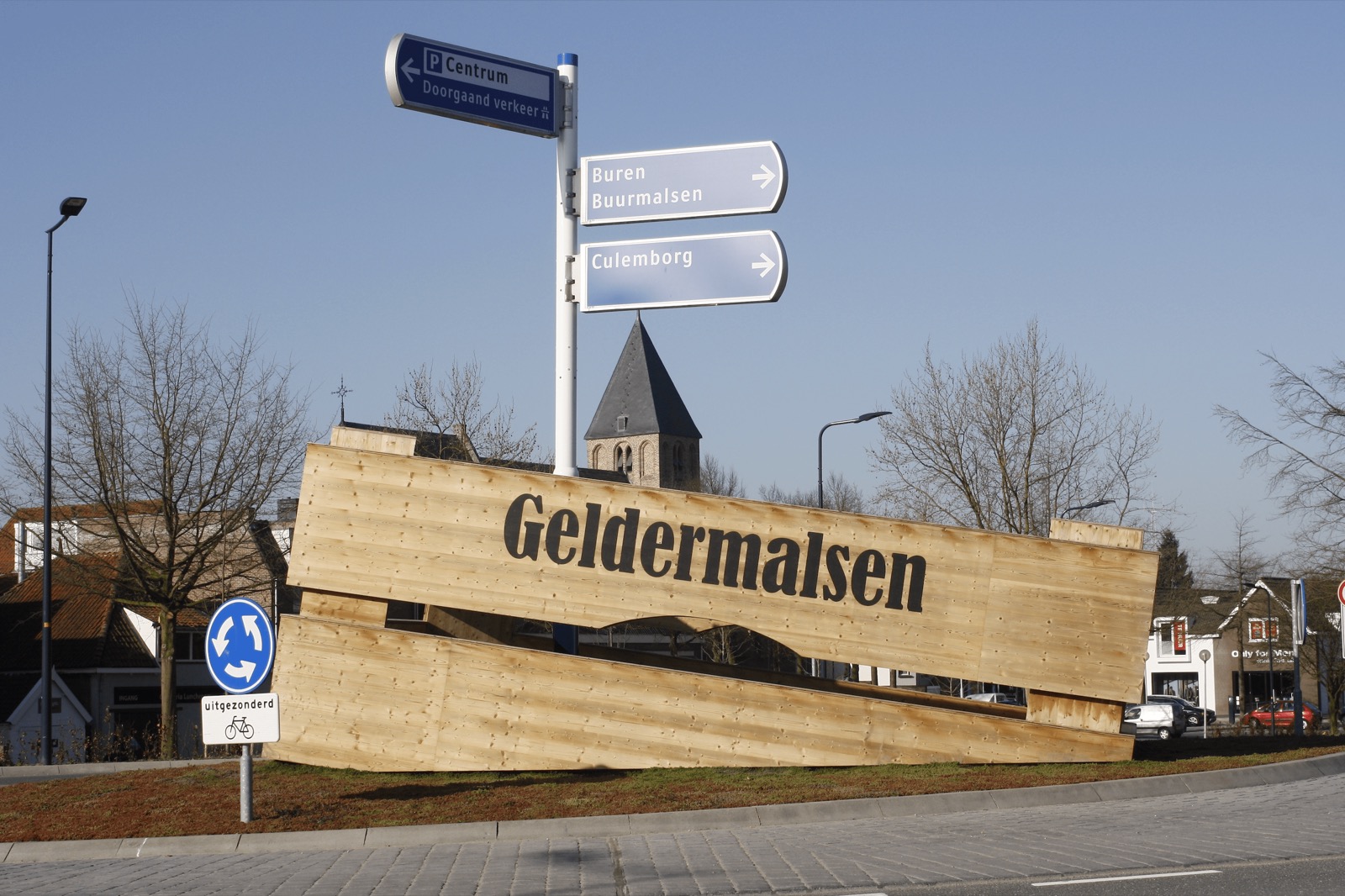 Het kunstwerk met de naam Geldermalsen bij de entree van het dorp